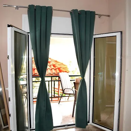Dimitra's Little House דירה *