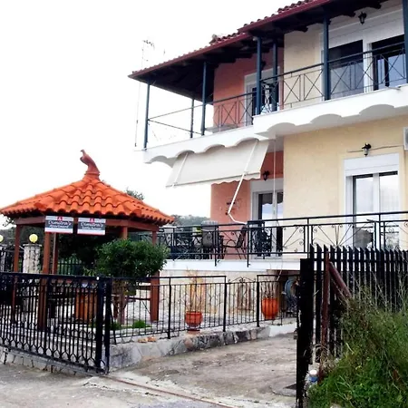 Dimitra's Little House דירה